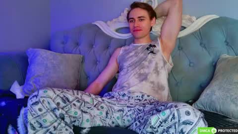 Snapshot of simonwarner chatting on June 8, 3:29 am Simon online show from June 8, 3:29 am