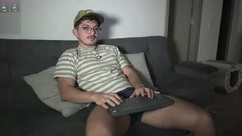 Snapshot of simoon_01 chatting on July 14, 4:13 pm SIMOON online show from July 14, 4:13 pm