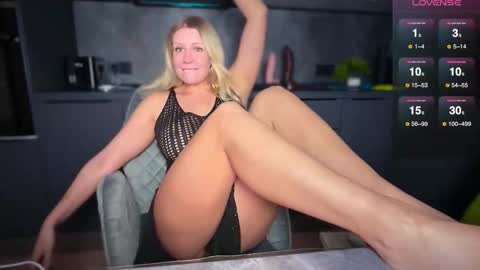 Snapshot of simply_sasha chatting on October 1, 6:36 pm A present for me online show from October 1, 6:36 pm