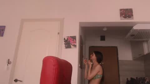 Snapshot of simyhvn chatting on June 3, 7:55 am simyhvn online show from June 3, 7:55 am