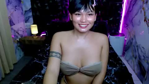 Snapshot of sinampot chatting on June 22, 2:02 am hi im thalia nice to meet you please give me thumbs up 3 online show from June 22, 2:02 am