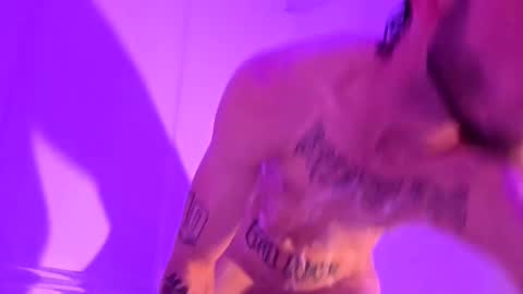 Snapshot of sinandbones chatting on December 17, 11:55 pm XXStwinkXXLhole online show from December 17, 11:55 pm