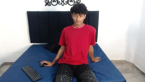 Snapshot of sinboy_ chatting on April 17, 11:13 am online show from April 17, 11:13 am