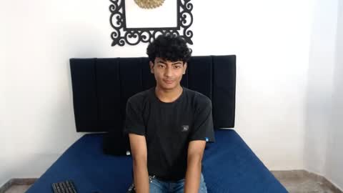 Snapshot of sinboy_ chatting on April 19, 11:09 am online show from April 19, 11:09 am