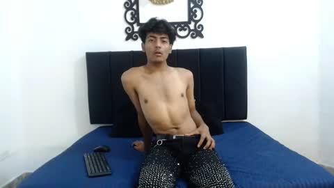 Snapshot of sinboy_ chatting on April 24, 11:23 am online show from April 24, 11:23 am
