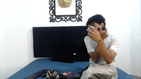 Snapshot of sinboy_ chatting on April 27, 11:19 am online show from April 27, 11:19 am