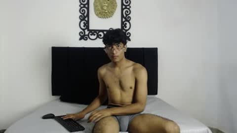 Snapshot of sinboy_ chatting on May 5, 7:00 pm online show from May 5, 7:00 pm