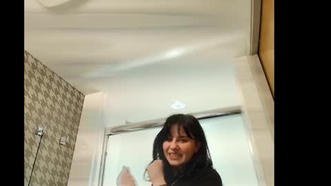 Snapshot of sincerelyyneon chatting on February 5, 1:10 am Sincerelyneon online show from February 5, 1:10 am