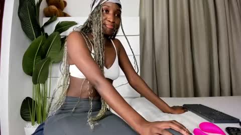 Snapshot of sincerre9_tara chatting on February 9, 7:38 am sincerre9_tara online show from February 9, 7:38 am