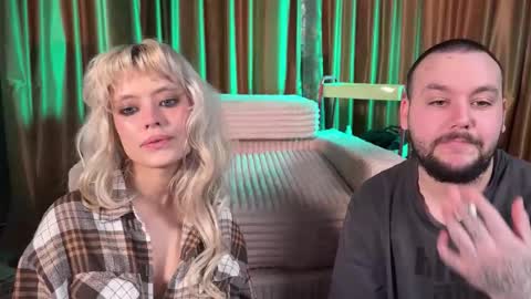 Snapshot of sinchronised chatting on March 5, 11:50 am Alissa and Arthur online show from March 5, 11:50 am