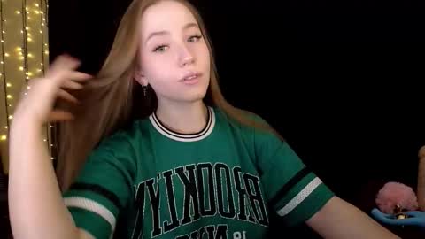 Snapshot of sindiwatsoon chatting on December 3, 12:25 pm Sindi online show from December 3, 12:25 pm