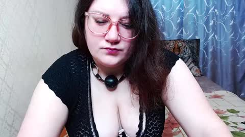 Angela online show from December 2, 7:25 am