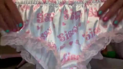 Snapshot of sindysissy chatting on May 28, 9:12 pm Sindy SissyEnglish Spanish online show from May 28, 9:12 pm