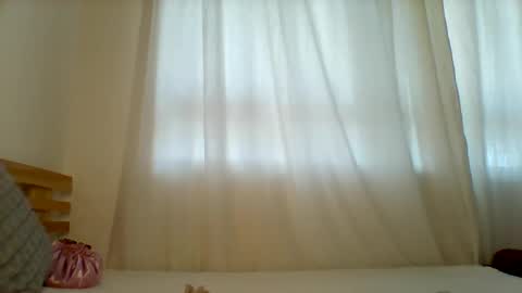 Snapshot of sinfulaura chatting on June 1, 9:11 am Ebony Vixen online show from June 1, 9:11 am