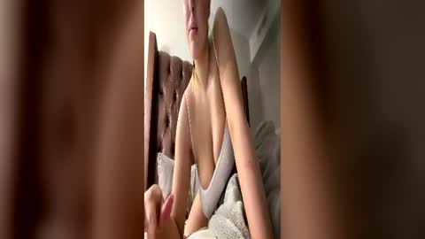 Snapshot of sinfulsophia chatting on June 27, 4:50 am sinfulsophia online show from June 27, 4:50 am