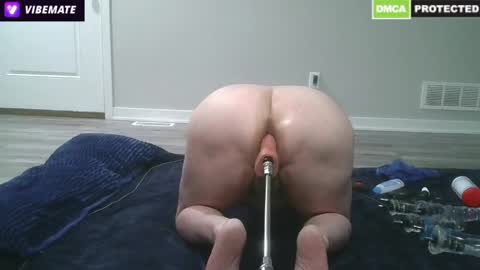Snapshot of singleandhorny127048 chatting on May 25, 12:27 am Fuckmyass online show from May 25, 12:27 am