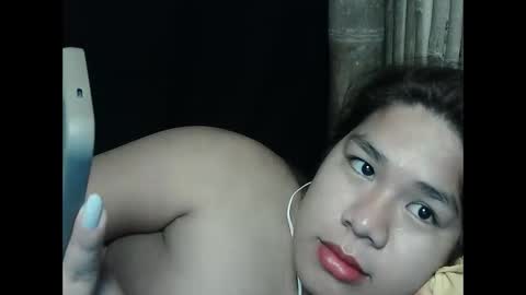 Snapshot of singleheart05 chatting on May 16, 12:18 am singleheart05 online show from May 16, 12:18 am