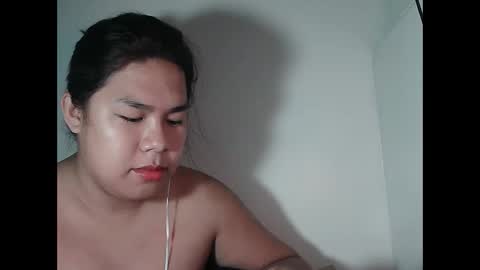 Snapshot of singleheart05 chatting on May 16, 9:57 pm singleheart05 online show from May 16, 9:57 pm