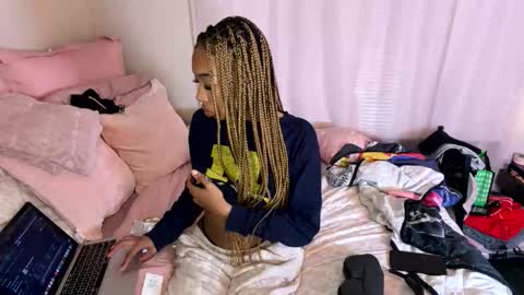 Snapshot of sinn3er chatting on January 18, 6:06 am sinn3er online show from January 18, 6:06 am