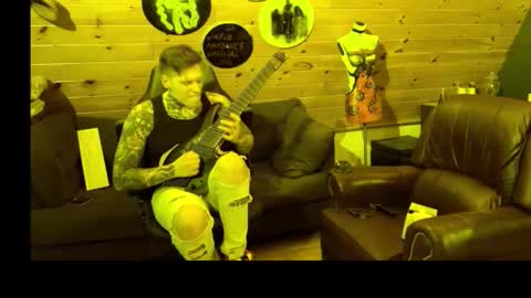 Snapshot of siphonophorslaysstrings chatting on February 22, 1:29 am Unbridledfuckingcrazy online show from February 22, 1:29 am