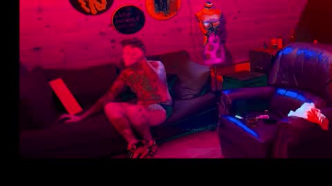 Snapshot of siphonophorslaysstrings chatting on March 11, 1:44 am Unbridledfuckingcrazy online show from March 11, 1:44 am