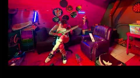 Snapshot of siphonophorslaysstrings chatting on March 23, 4:44 pm Unbridledfuckingcrazy online show from March 23, 4:44 pm