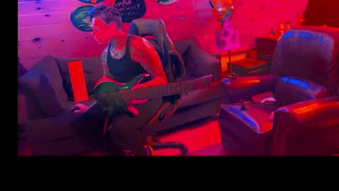 Snapshot of siphonophorslaysstrings chatting on April 5, 12:41 am Unbridledfuckingcrazy online show from April 5, 12:41 am