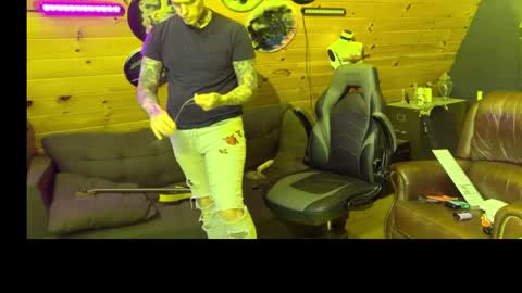 Snapshot of siphonophorslaysstrings chatting on April 7, 7:14 pm Unbridledfuckingcrazy online show from April 7, 7:14 pm