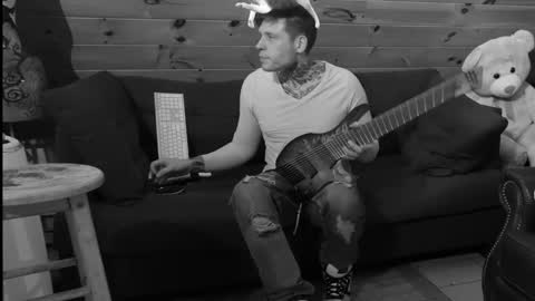 Snapshot of siphonophorstrings chatting on October 9, 3:48 am Dustbunnyfoofoo online show from October 9, 3:48 am