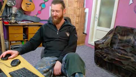 I am The Fourth and only Sir. Pelo online show from January 15, 11:15 am