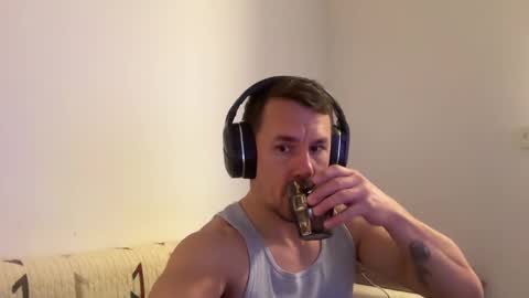 Snapshot of sirbubblesworth chatting on March 6, 2:41 am sirbubblesworth online show from March 6, 2:41 am