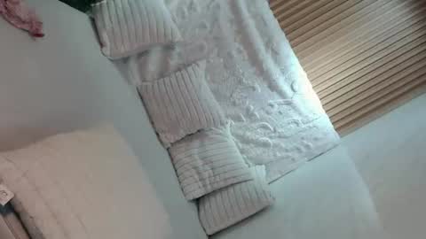 Snapshot of siren_novaxx chatting on July 28, 11:28 am hi online show from July 28, 11:28 am