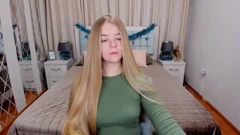 SirenaBloom online show from December 22, 5:37 am