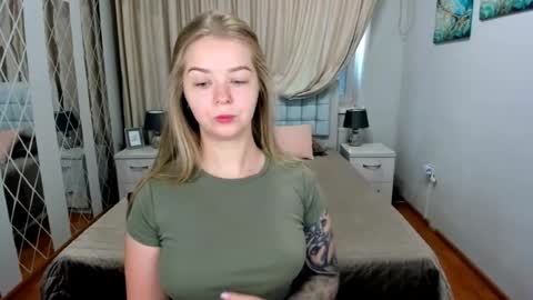 Snapshot of sirenabloom chatting on July 22, 4:26 am SirenaBloom online show from July 22, 4:26 am