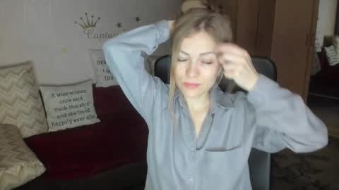 Snapshot of sirenasilk chatting on October 28, 3:10 am sirenasilk online show from October 28, 3:10 am