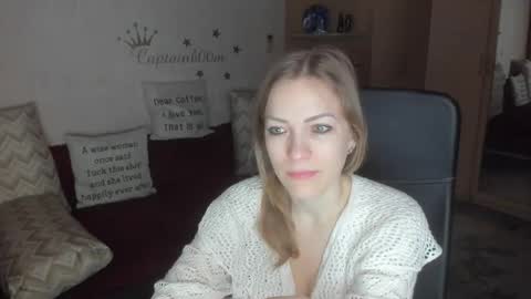 Snapshot of sirenasilk chatting on November 27, 3:41 am sirenasilk online show from November 27, 3:41 am