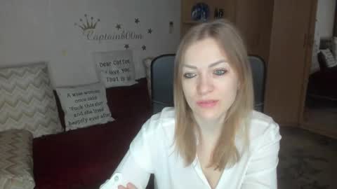 Snapshot of sirenasilk chatting on December 15, 3:22 am sirenasilk online show from December 15, 3:22 am