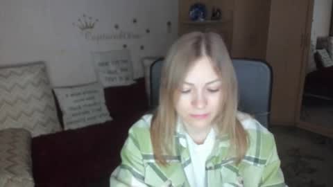 Snapshot of sirenasilk chatting on December 16, 3:33 am sirenasilk online show from December 16, 3:33 am