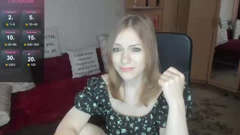 Snapshot of sirenasilk chatting on June 19, 9:35 am sirenasilk online show from June 19, 9:35 am