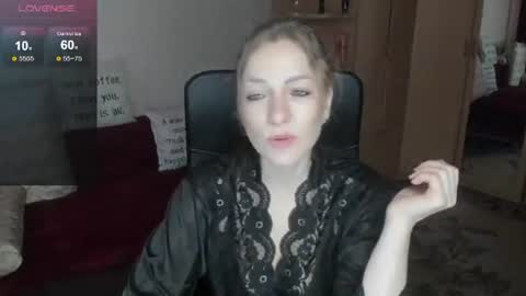 Snapshot of sirenasilk chatting on June 20, 11:13 am sirenasilk online show from June 20, 11:13 am