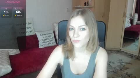 Snapshot of sirenasilk chatting on July 9, 8:40 am sirenasilk online show from July 9, 8:40 am