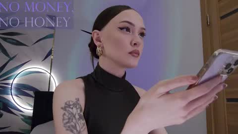 Goddess Sirena online show from February 18, 8:05 pm