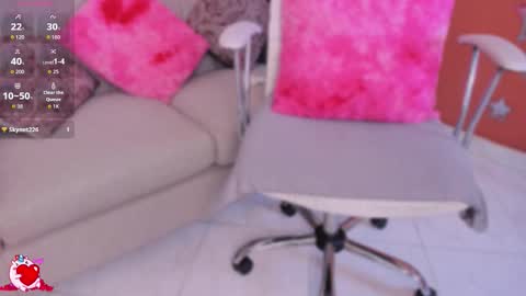 Snapshot of sirenita_xoxo chatting on February 10, 10:41 am Sirenita online show from February 10, 10:41 am