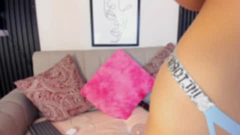 Snapshot of sirenita_xoxo chatting on June 22, 1:52 pm Sirenita online show from June 22, 1:52 pm