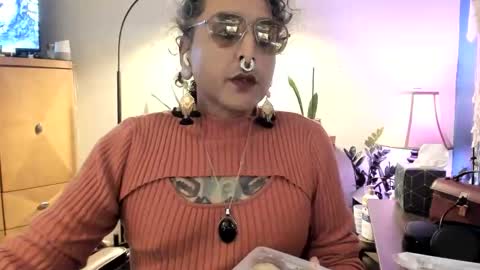 Snapshot of sirmrwombat chatting on January 13, 1:33 am SirMrWombat online show from January 13, 1:33 am