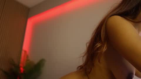 Dee online show from November 12, 8:52 pm