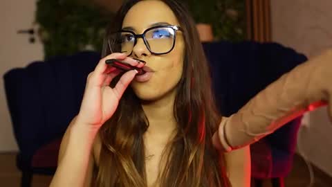 Dee online show from March 11, 9:32 pm