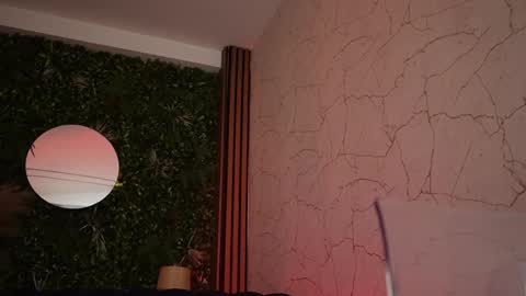 Snapshot of sisi_von_dee chatting on May 6, 8:25 pm Dee online show from May 6, 8:25 pm