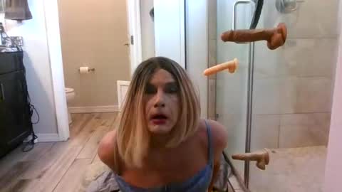 Snapshot of sissyandi38 chatting on May 18, 12:40 am wants to suck cock online show from May 18, 12:40 am