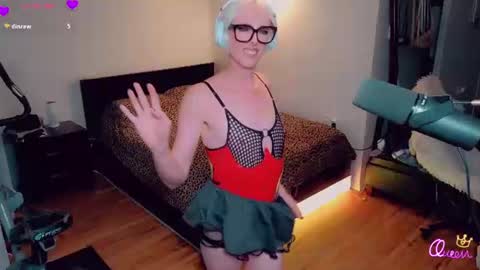 Snapshot of sissyashleigh chatting on July 30, 11:59 pm Ashleigh Mak online show from July 30, 11:59 pm
